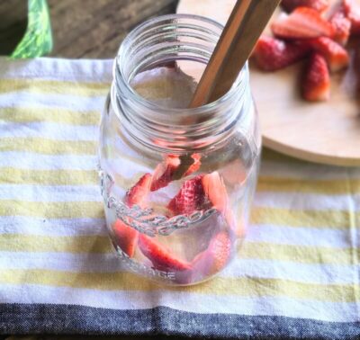 いちごを詰める