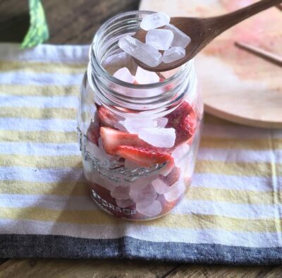 氷砂糖を詰める