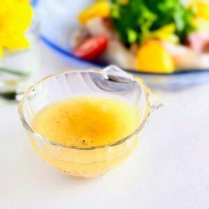 新玉ねぎ麹ドレッシングとお刺身サラダ