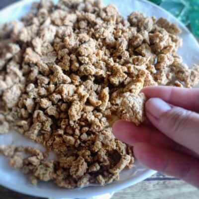 コンソメの野菜ペーストを乾燥させた写真