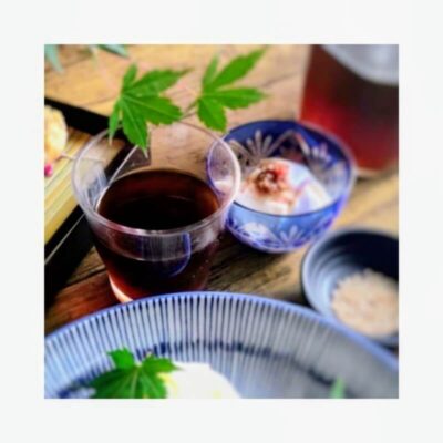 手作りめんつゆとそうめんの食事風景