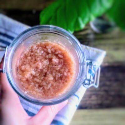 保存瓶に入れたエビ塩麹