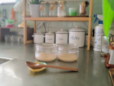 手作り塩麴の入ったガラスの保存瓶